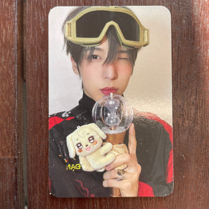 aniteez in treasure lightstick strap photocard