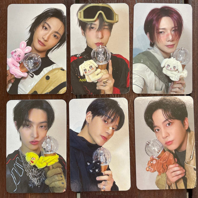 aniteez in treasure lightstick strap photocard