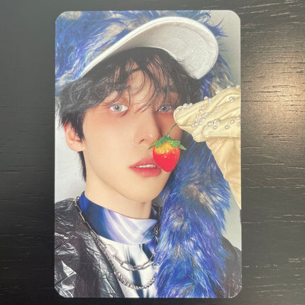 ATEEZ GOLDEN HOUR : Part.5 Strawberry POB Photocard Yunho