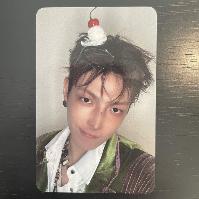 ATEEZ GOLDEN HOUR : Part.5 Cherry Cake POB Photocard Hongjoong