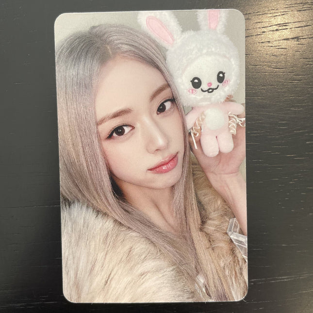 Itzy Yuna Ice Cream Apple Music POB Photocard A