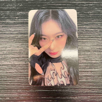 Itzy Born To Be Soundwave Pre-Order Benefit Photocard