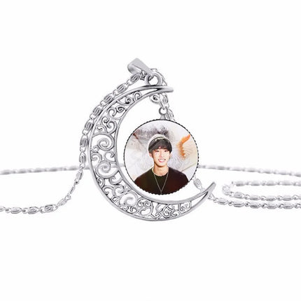 Stray Kids Crescent Moon Bias Necklace