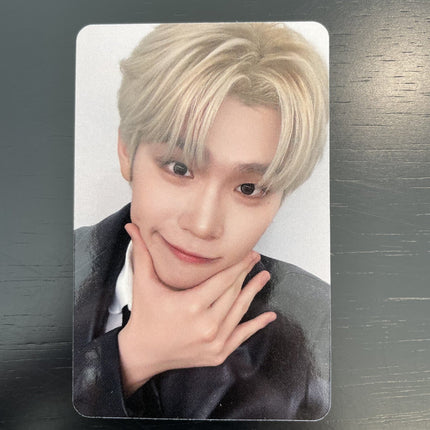 ZEROBASEONE 2026 Season's Greetings Apple Music POB Photocard, ZB1 Season's Greetings 2026 POB, ZB1 (0_1) World photocard, ZEROBASEONE SG 2026 photocard, Apple Music pre-order benefit, ZB1 Season's Greetings POB, ZEROBASEONE 2026 calendar photocard, Parallel World POB, ZB1 agent concept, ZEROBASEONE 2026 Season's Greetings Apple Music POB photocard official (0_1) World pre-order benefit featuring all 9 members Sung Hanbin Kim Jiwoong Zhang Hao Seok Matthew Kim Taerae Ricky Kim Gyuvin Park Gunwook Han Yujin