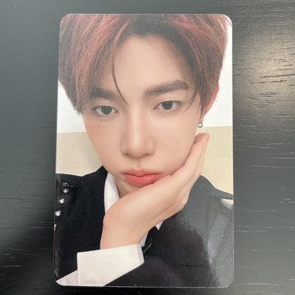 ZEROBASEONE 2026 Season's Greetings Apple Music POB Photocard, ZB1 Season's Greetings 2026 POB, ZB1 (0_1) World photocard, ZEROBASEONE SG 2026 photocard, Apple Music pre-order benefit, ZB1 Season's Greetings POB, ZEROBASEONE 2026 calendar photocard, Parallel World POB, ZB1 agent concept, ZEROBASEONE 2026 Season's Greetings Apple Music POB photocard official (0_1) World pre-order benefit featuring all 9 members Sung Hanbin Kim Jiwoong Zhang Hao Seok Matthew Kim Taerae Ricky Kim Gyuvin Park Gunwook Han Yujin