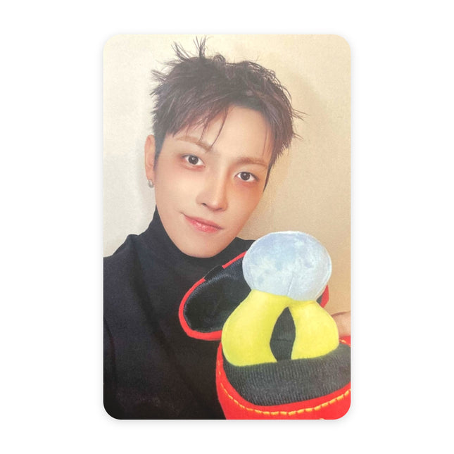 ATEEZ GOLDEN HOUR : Part.5 If You’re Like This, Marriage Is the Only Option POB Photocard Hongjoong