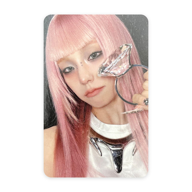 Itzy MOTTO Apple Music POB Photocard - Yeji official photocard, 55 x 85 mm
