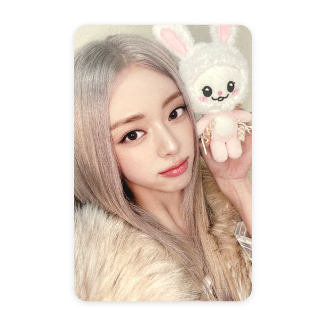 Itzy Yuna Ice Cream Apple Music POB Photocard A