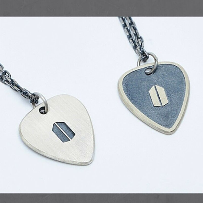 SUGA ユンギ GUITAR PICK NECKLACE silver